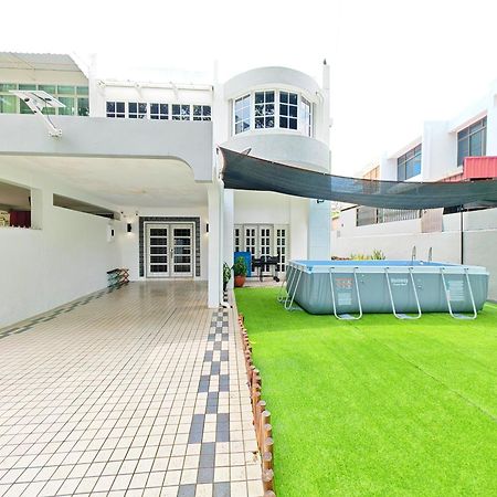 527 Beachhouse L 5 Bedroom With Swimming Pool - 3Min Walk To The Beach Танджунг-Бунга Экстерьер фото