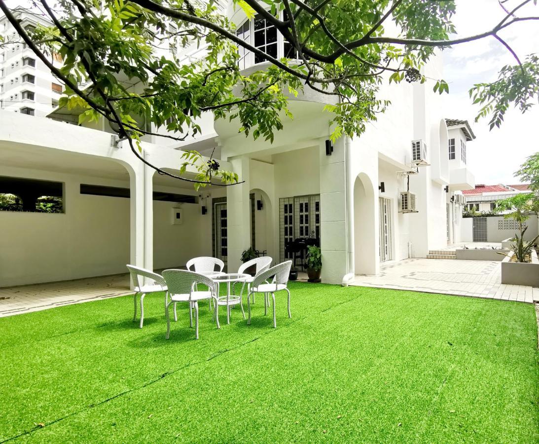 527 Beachhouse L 5 Bedroom With Swimming Pool - 3Min Walk To The Beach Танджунг-Бунга Экстерьер фото