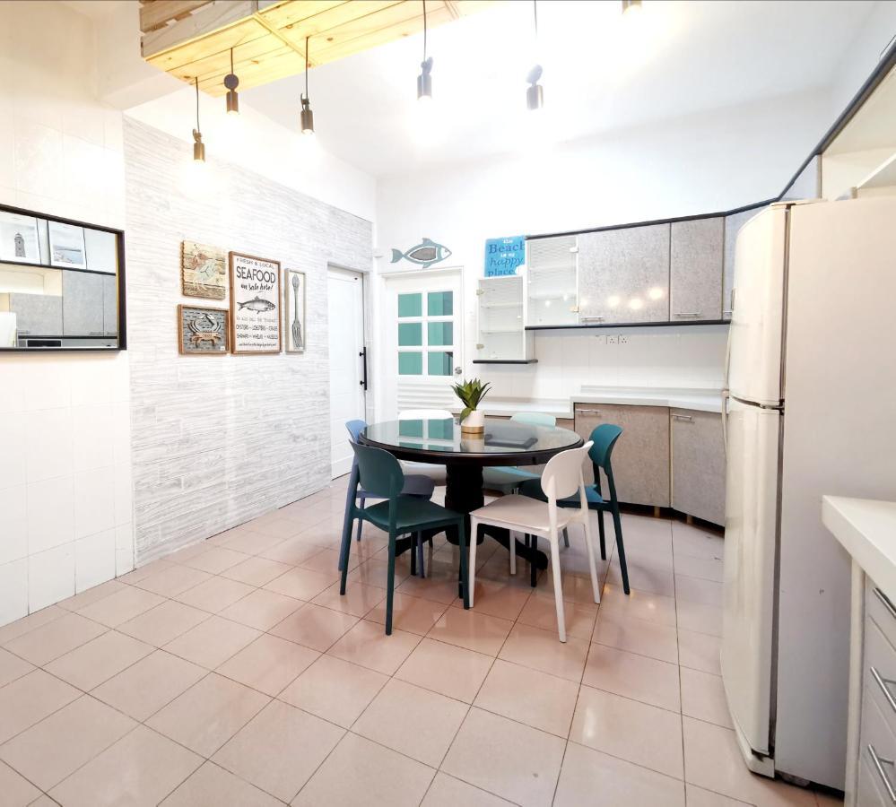 527 Beachhouse L 5 Bedroom With Swimming Pool - 3Min Walk To The Beach Танджунг-Бунга Экстерьер фото